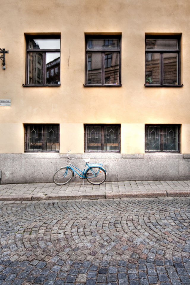 Das Bicycle On The Street Wallpaper 640x960