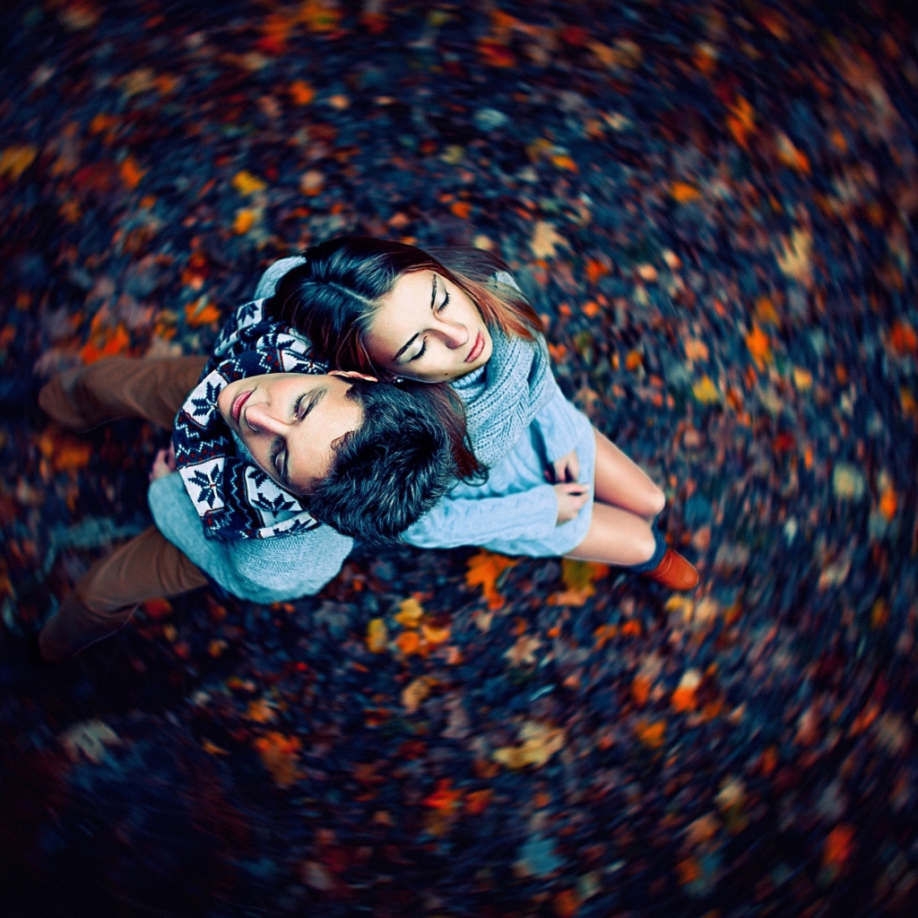 Fondo de pantalla Autumn Couple's Portrait 1024x1024