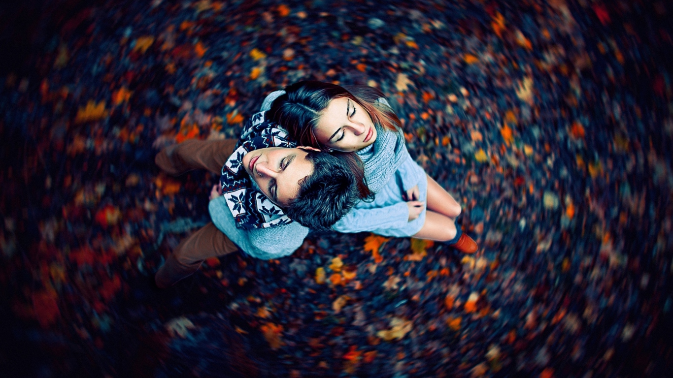 Autumn Couple's Portrait wallpaper 1366x768