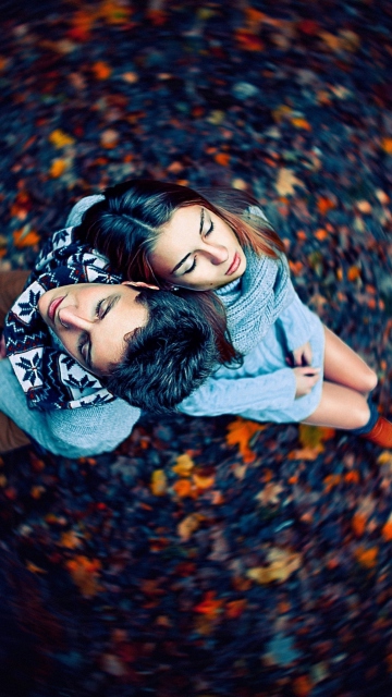 Sfondi Autumn Couple's Portrait 360x640