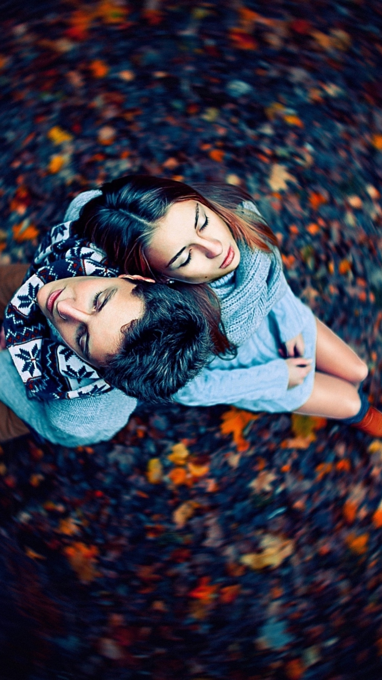 Sfondi Autumn Couple's Portrait 750x1334