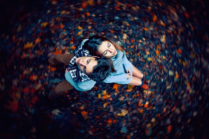 Sfondi Autumn Couple's Portrait