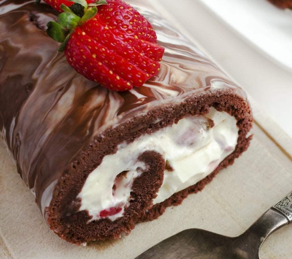 Das Chocolate Cake With Whipped Cream Wallpaper 960x854