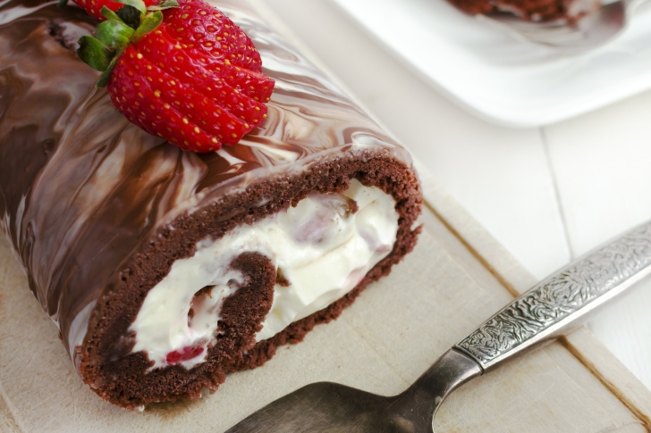 Sfondi Chocolate Cake With Whipped Cream