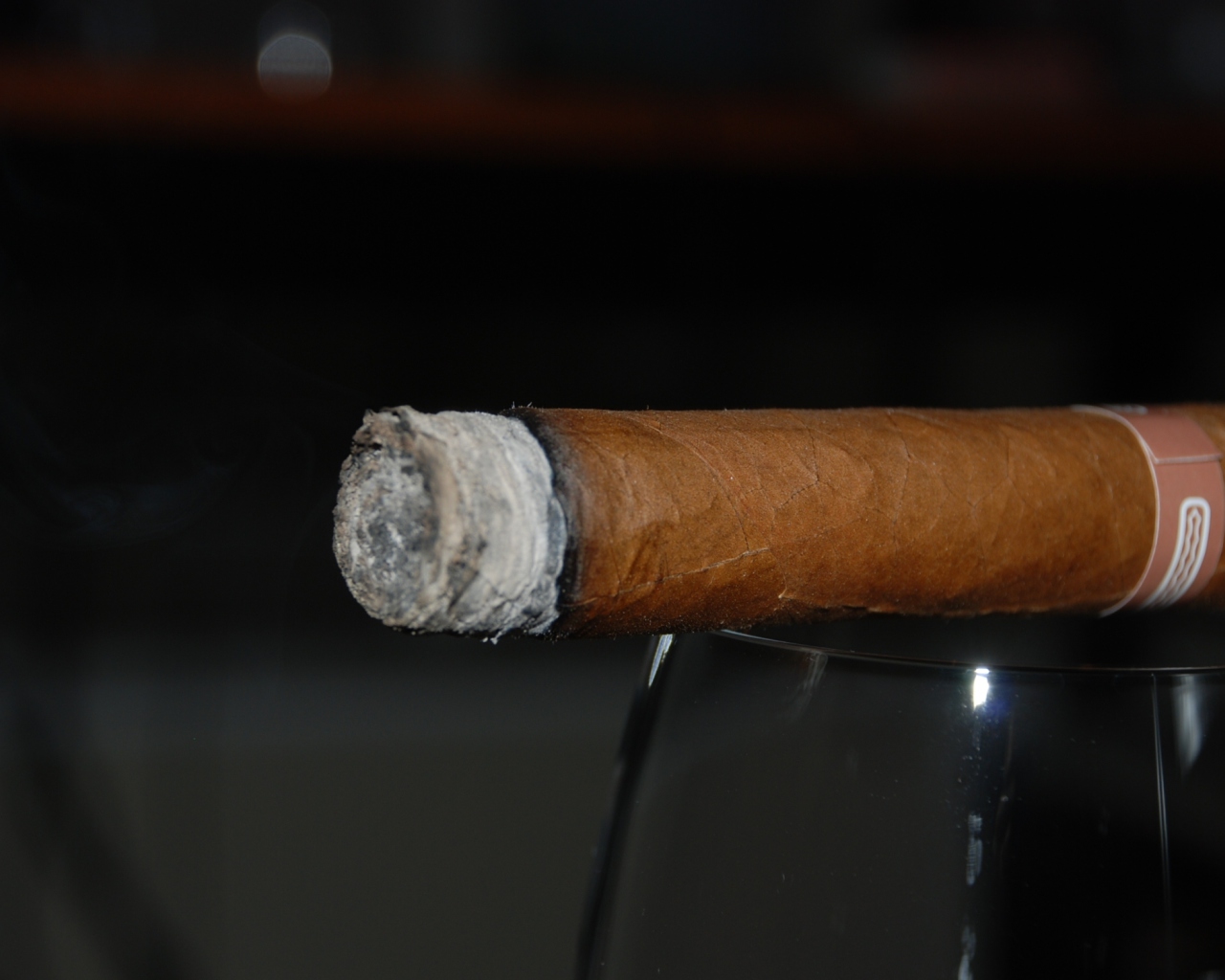 Fondo de pantalla Cigar 1280x1024