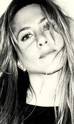 Das Jennifer Aniston Black And White Portrait Wallpaper 240x400