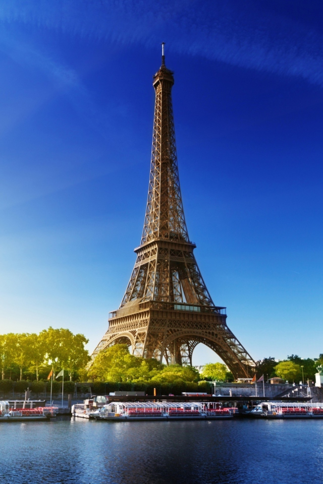 Fondo de pantalla Autumn In Paris 640x960