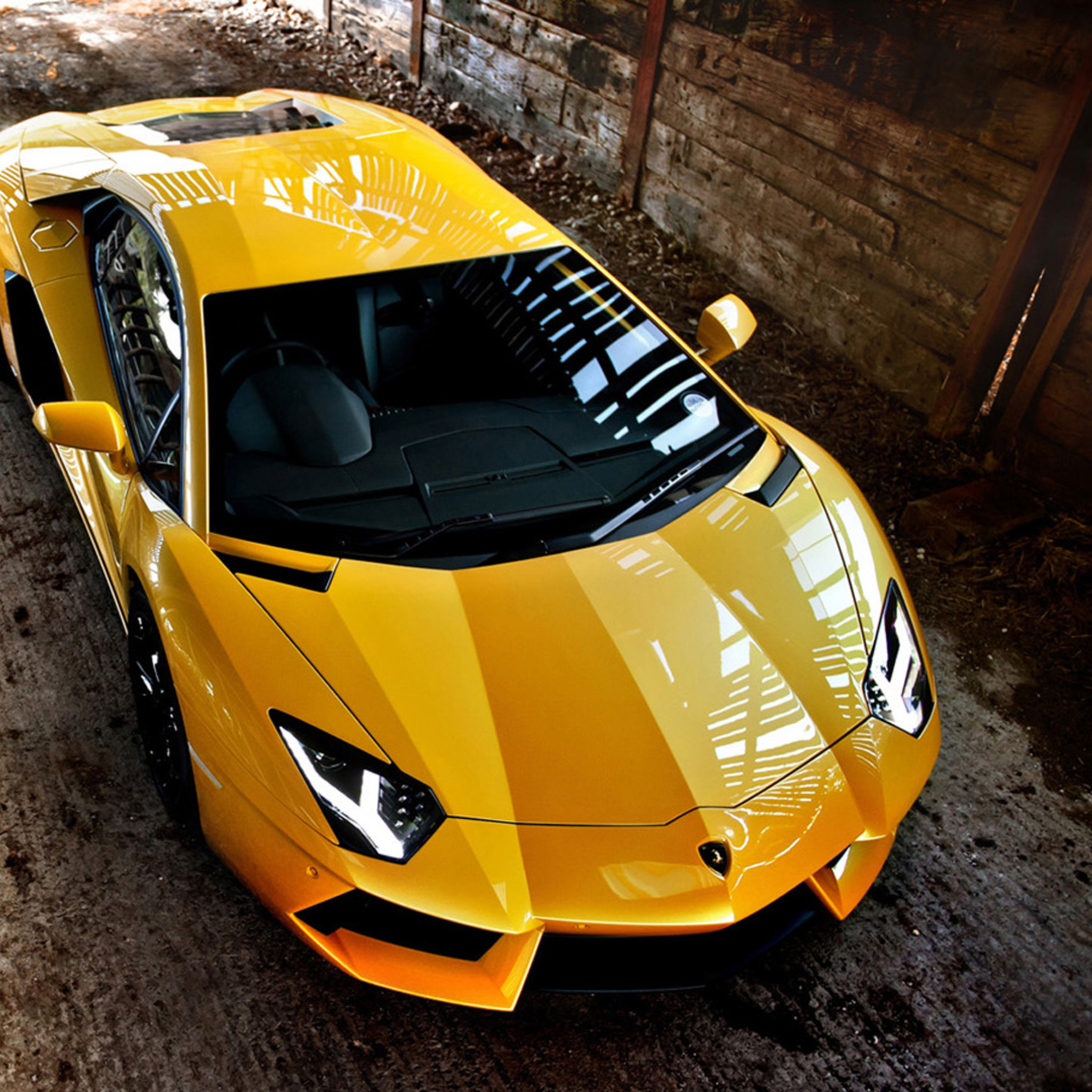 Fondo de pantalla Lamborghini Aventador Yellow 2048x2048