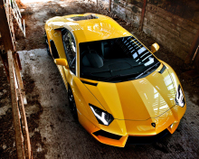 Das Lamborghini Aventador Yellow Wallpaper 220x176