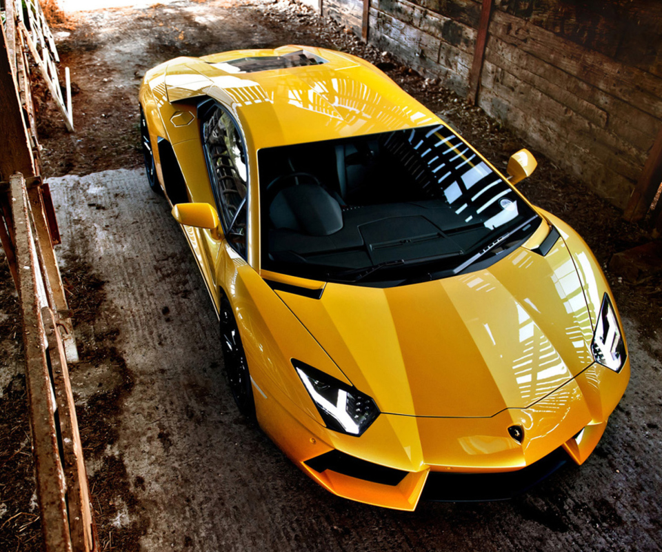 Das Lamborghini Aventador Yellow Wallpaper 960x800