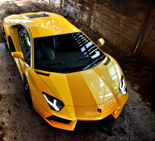 Kostenloses Lamborghini Aventador Yellow Wallpaper für iPad mini 2