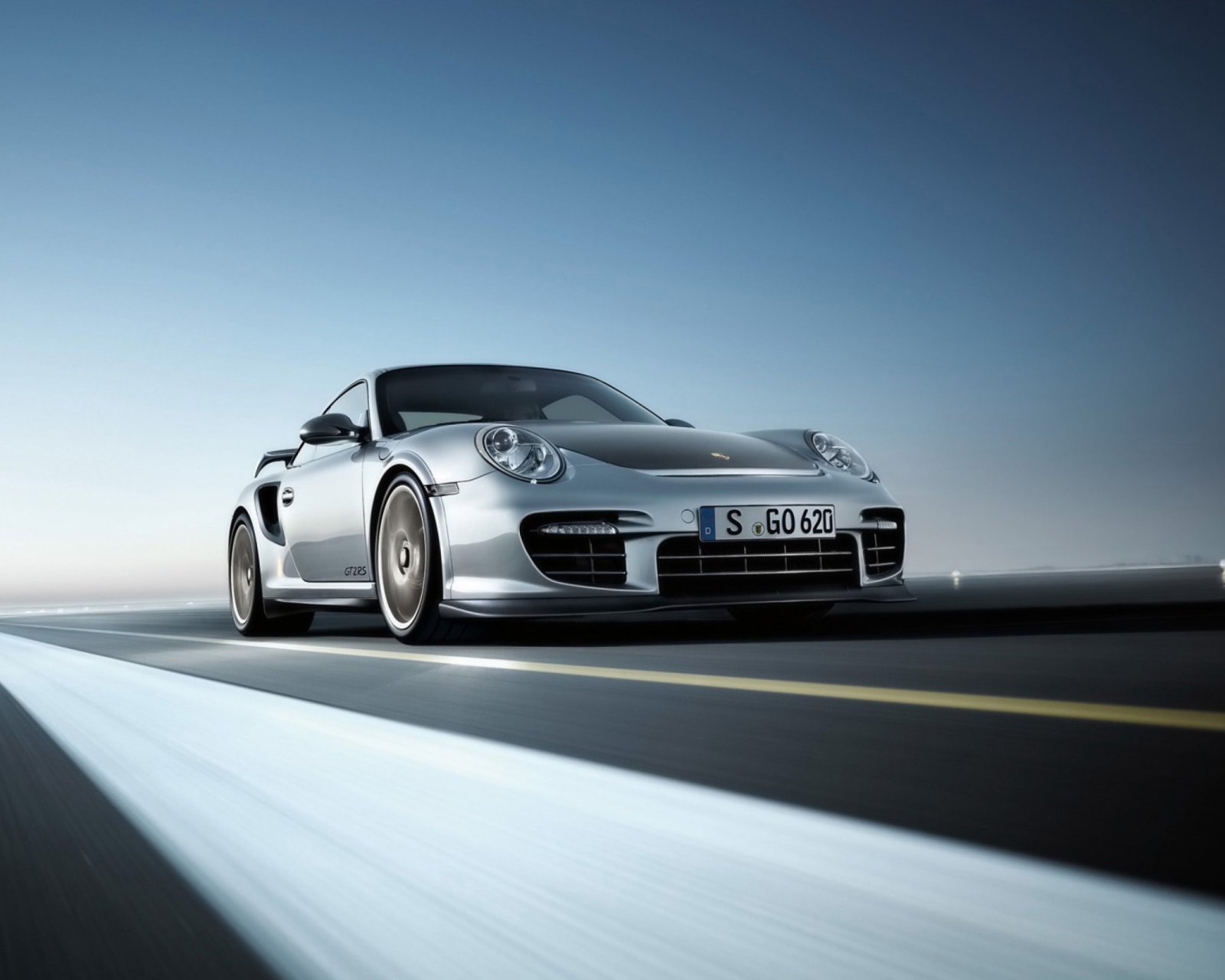 Fondo de pantalla Porsche 911 GT2 RS 1600x1280