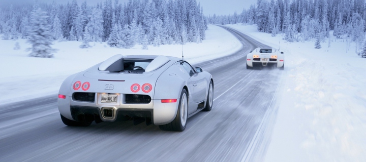 Bugatti Veyron In Winter wallpaper 720x320