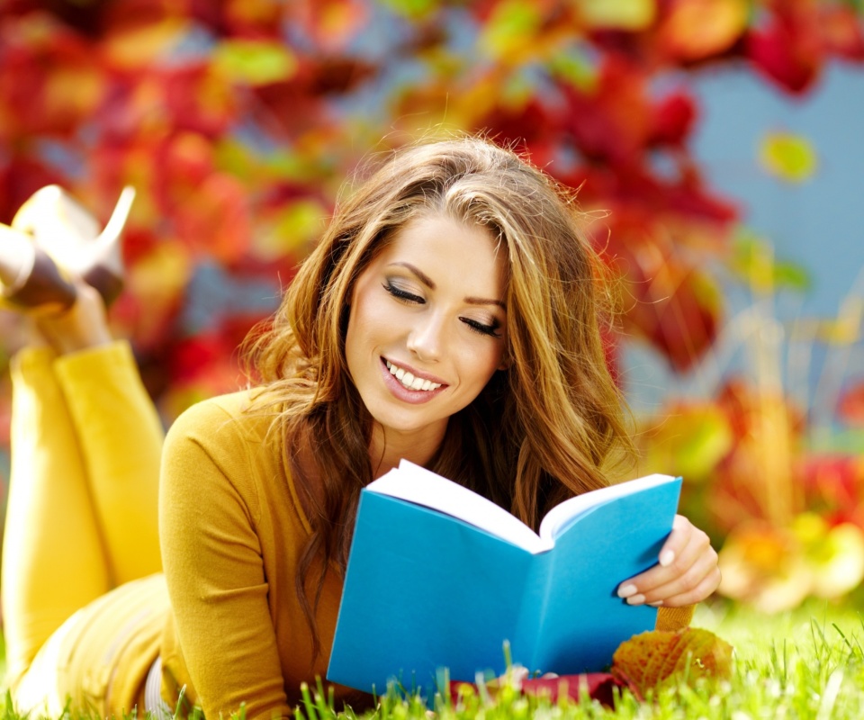 Girl Reading Book in Autumn Park wallpaper 960x800