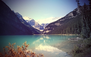 Mountains Lake Background for Android, iPhone and iPad