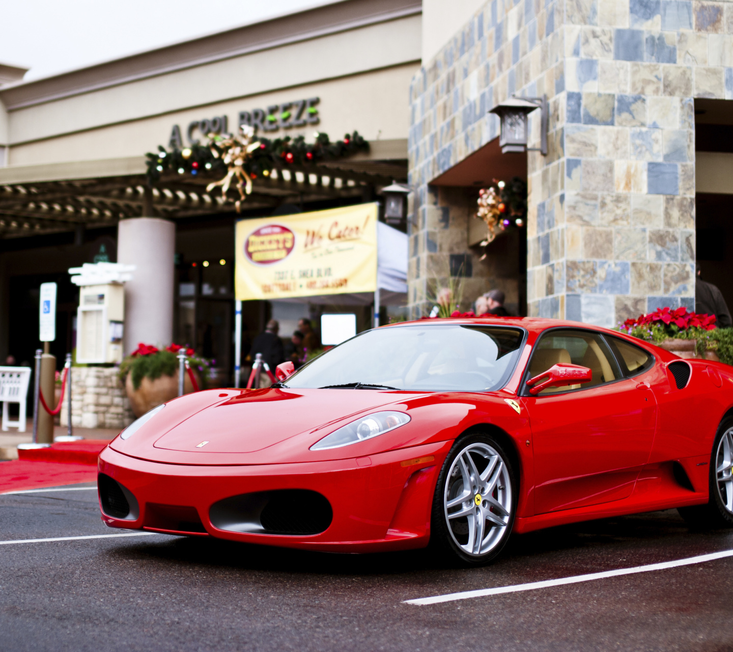 Обои Ferrari F430 in City 1440x1280