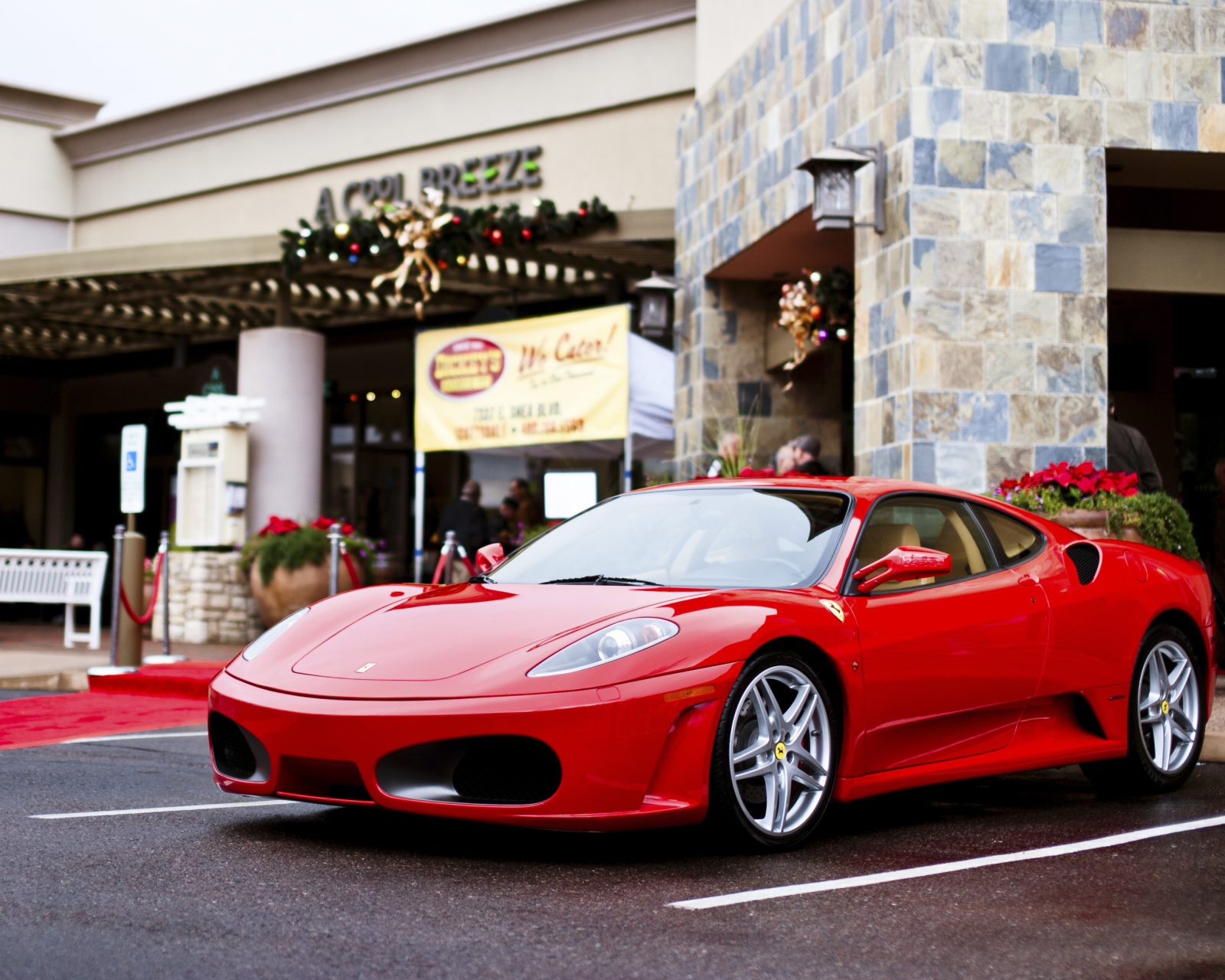 Fondo de pantalla Ferrari F430 in City 1600x1280