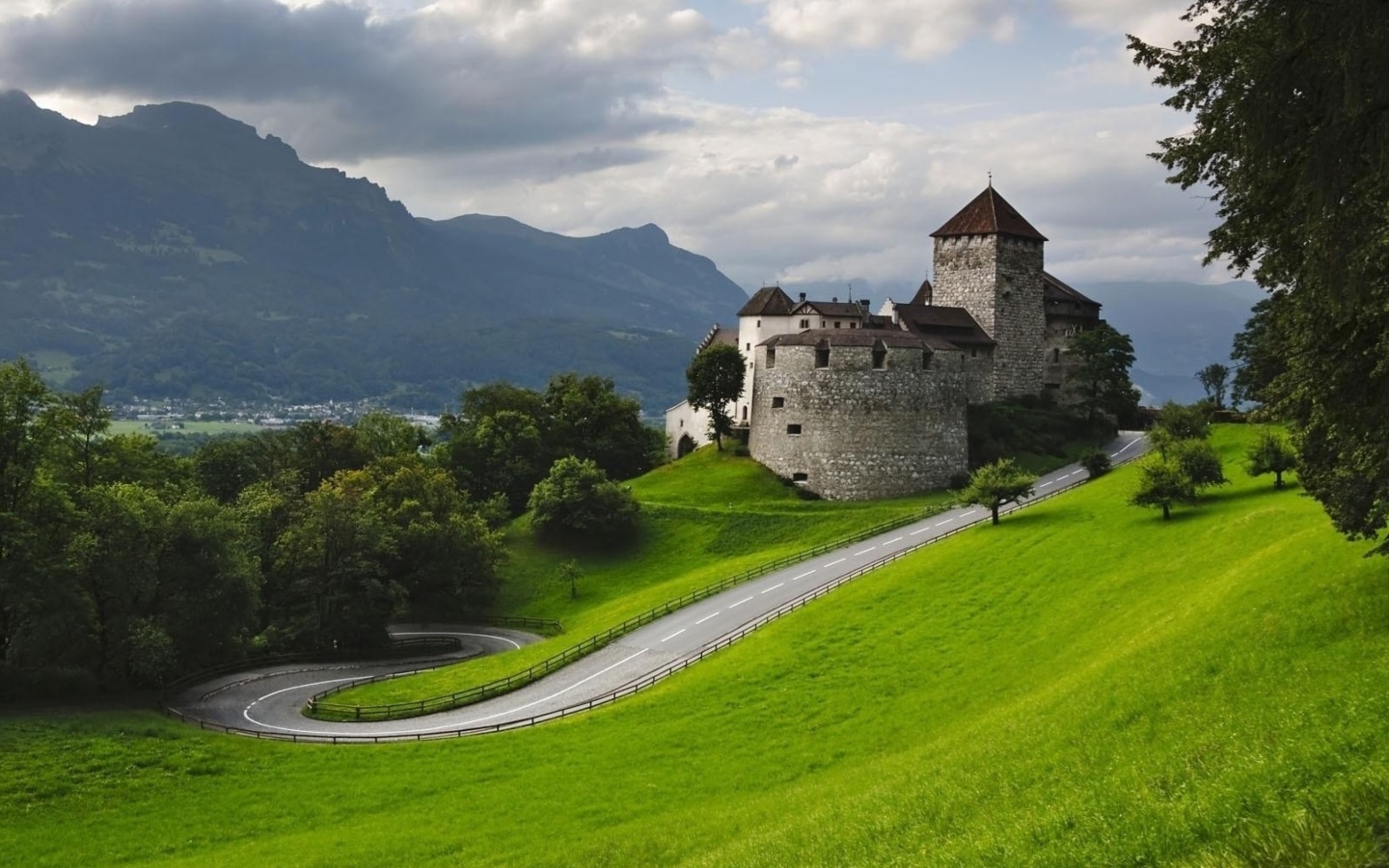Обои Liechtenstein 1440x900