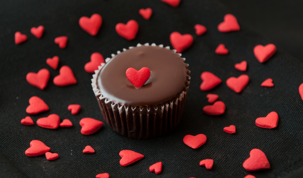 Das Chocolate Cupcake With Red Heart Wallpaper 1024x600