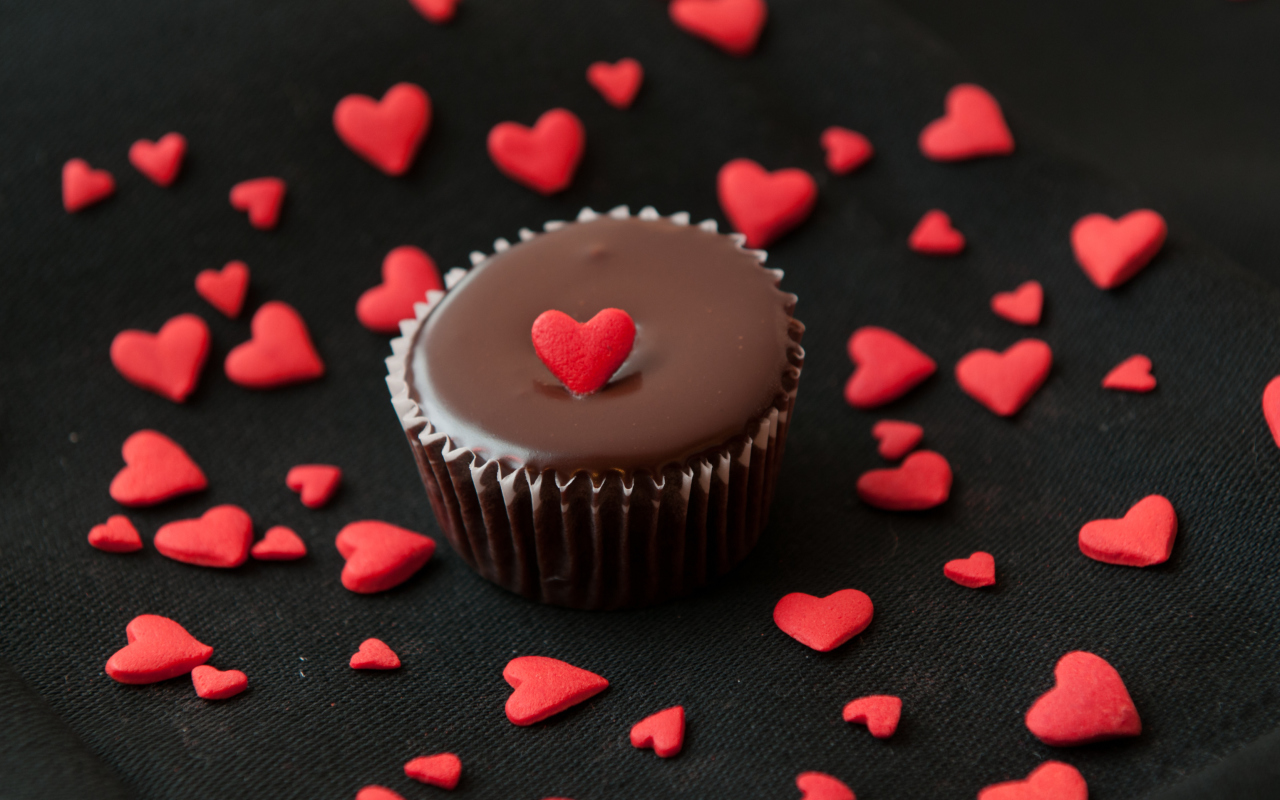 Das Chocolate Cupcake With Red Heart Wallpaper 1280x800