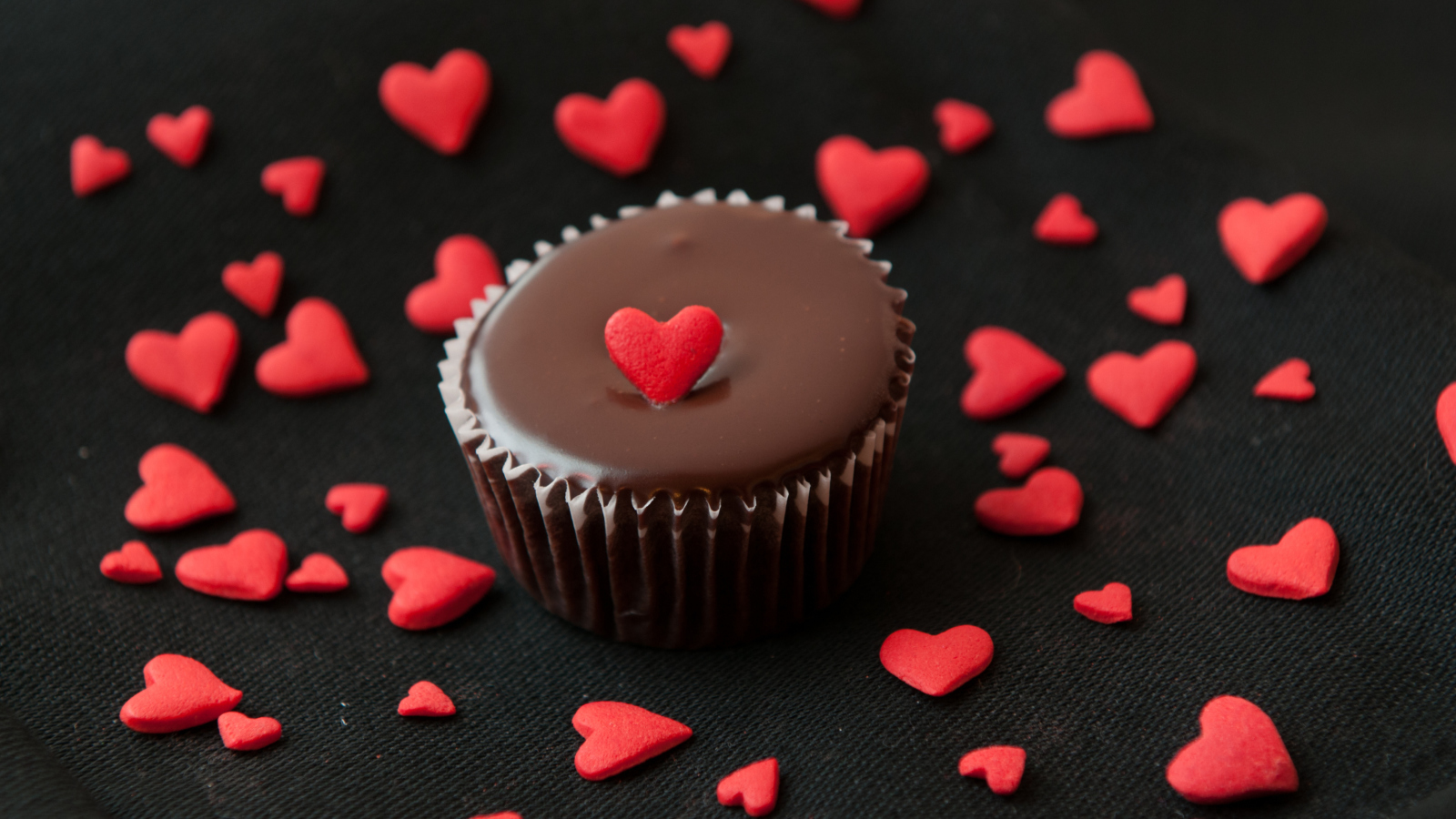 Chocolate Cupcake With Red Heart wallpaper 1600x900