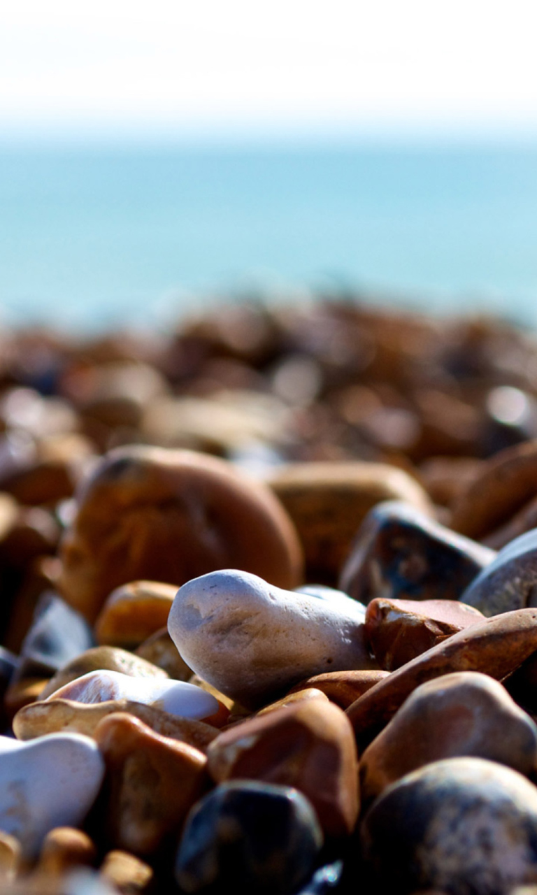 Das Brighton Beach Stones Wallpaper 768x1280