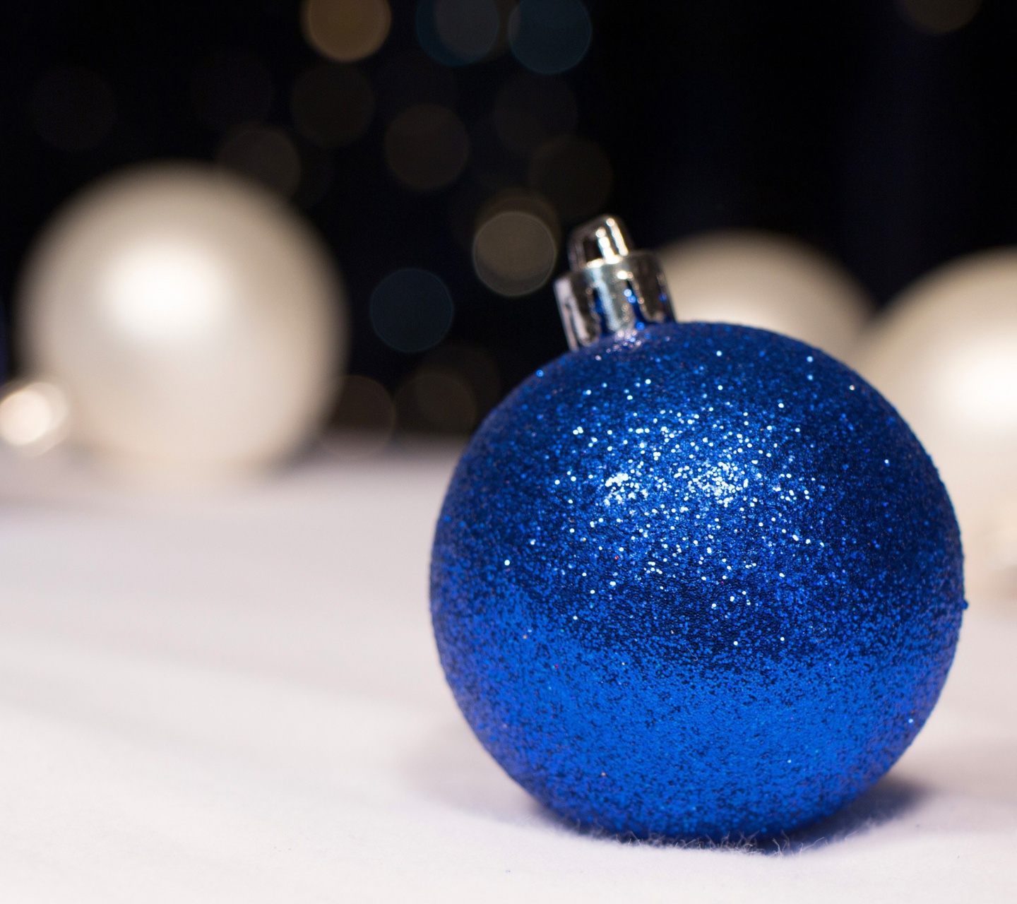 Sfondi Blue Sparkly Ornament 1440x1280