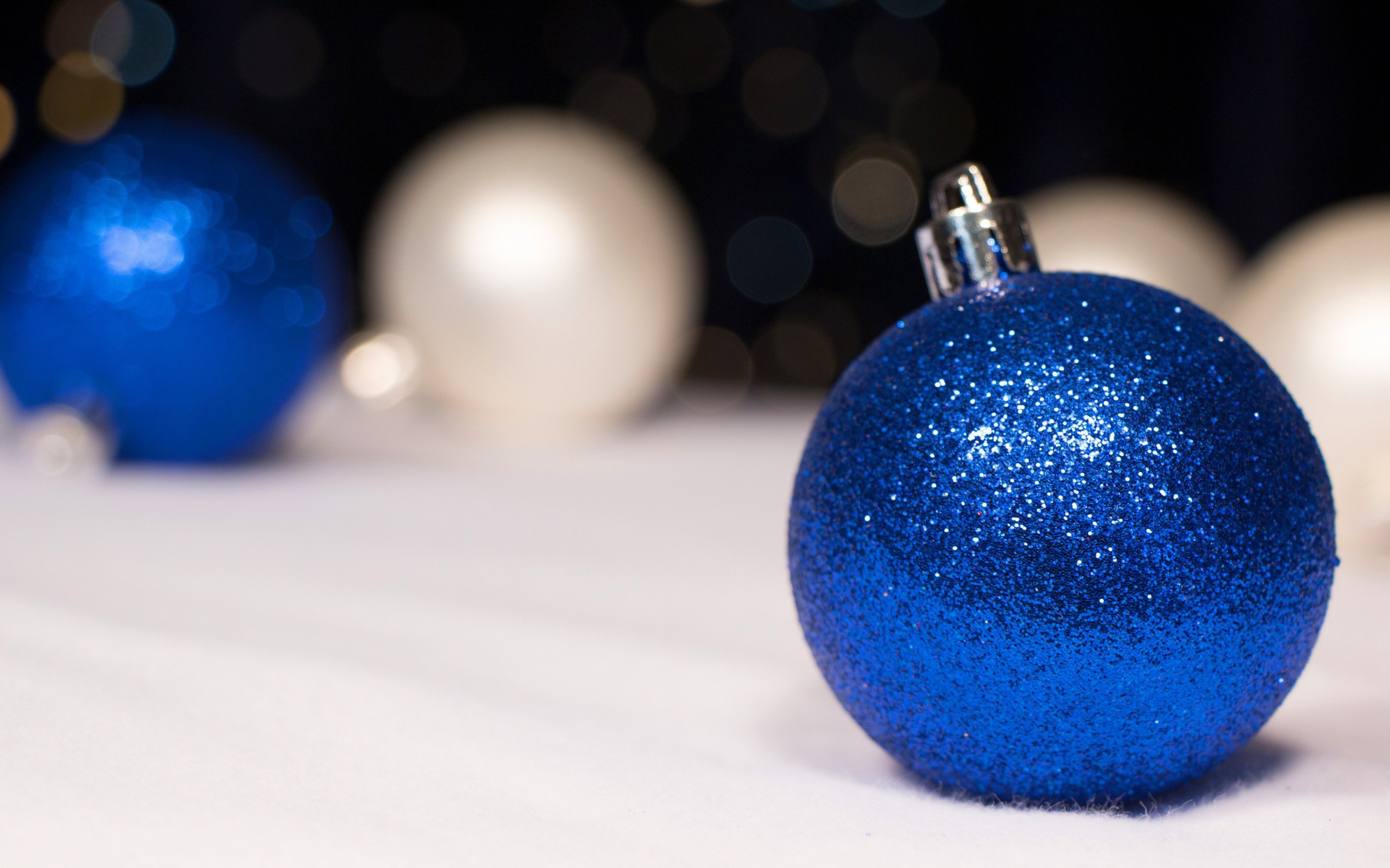 Screenshot №1 pro téma Blue Sparkly Ornament 2560x1600