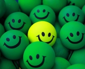 Fondo de pantalla Smiley Green Balls 176x144
