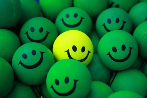 Smiley Green Balls wallpaper 480x320