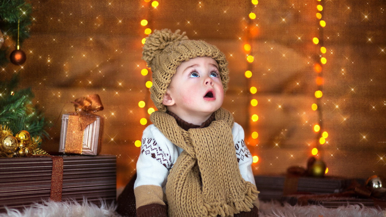 Cute Baby In Hat And Scarf wallpaper 1600x900