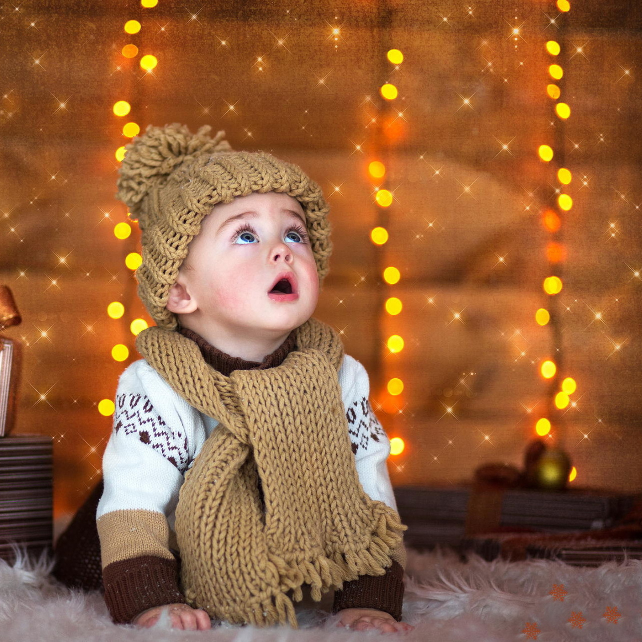 Screenshot №1 pro téma Cute Baby In Hat And Scarf 2048x2048