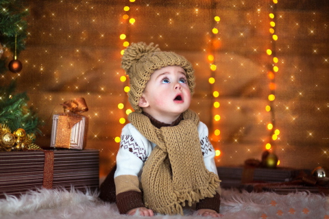 Das Cute Baby In Hat And Scarf Wallpaper 480x320