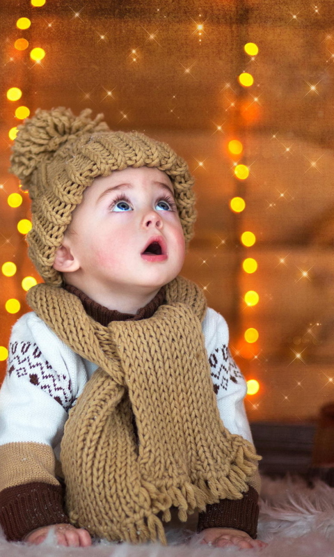 Обои Cute Baby In Hat And Scarf 480x800