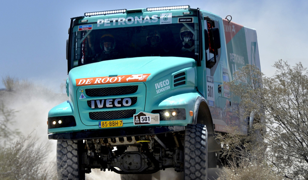 Iveco Race Truck wallpaper 1024x600