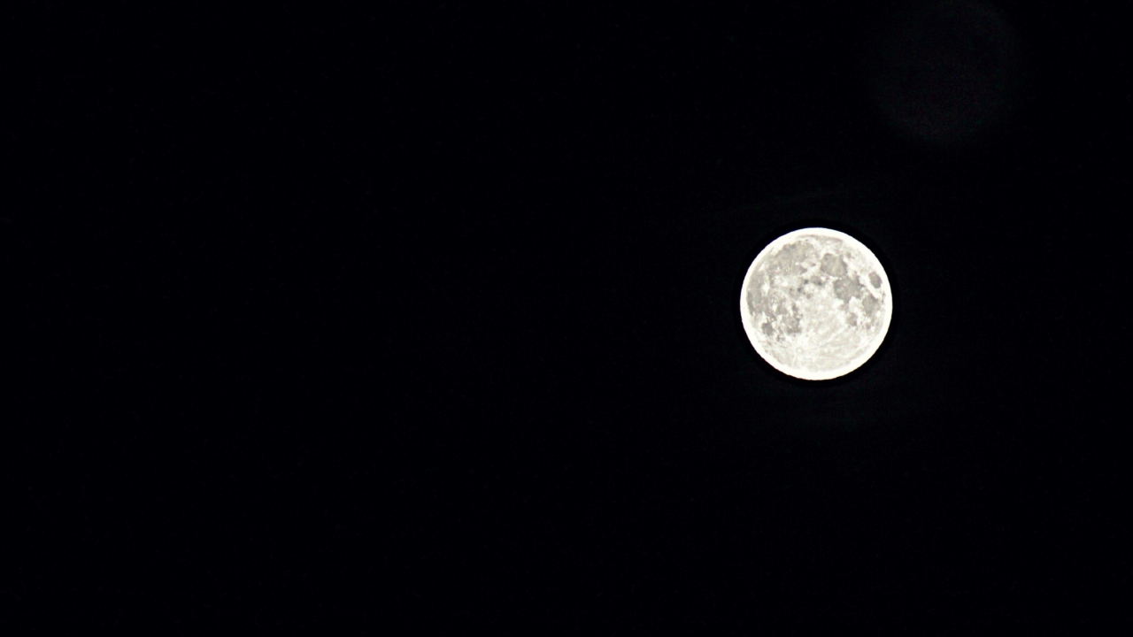 Moon In Black Sky screenshot #1 1280x720