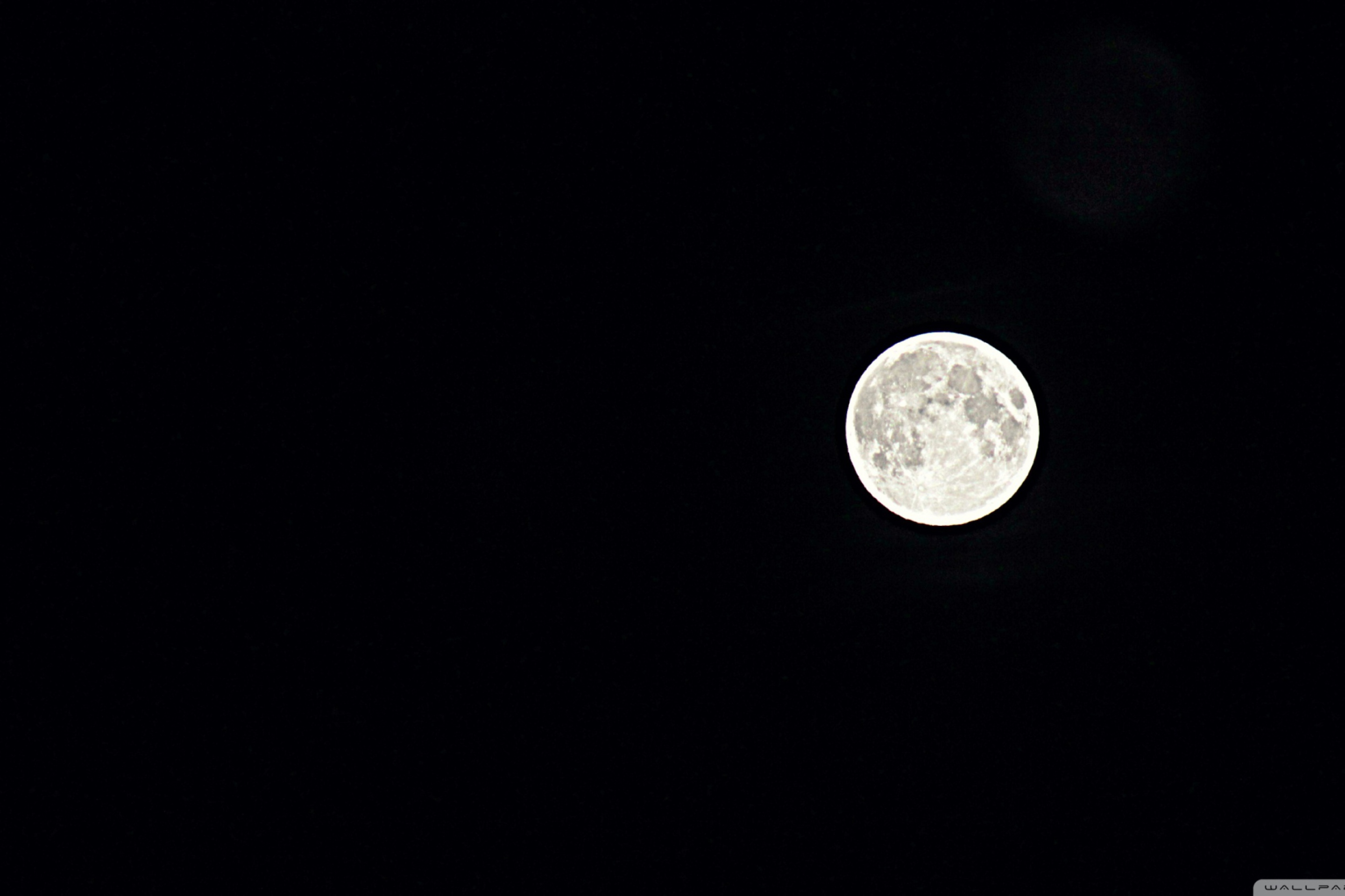 Screenshot №1 pro téma Moon In Black Sky 2880x1920