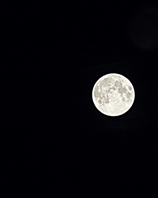 Kostenloses Moon In Black Sky Wallpaper für Nokia Lumia 800