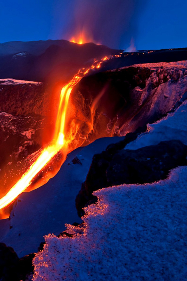 Sfondi Volcano Eruption 640x960