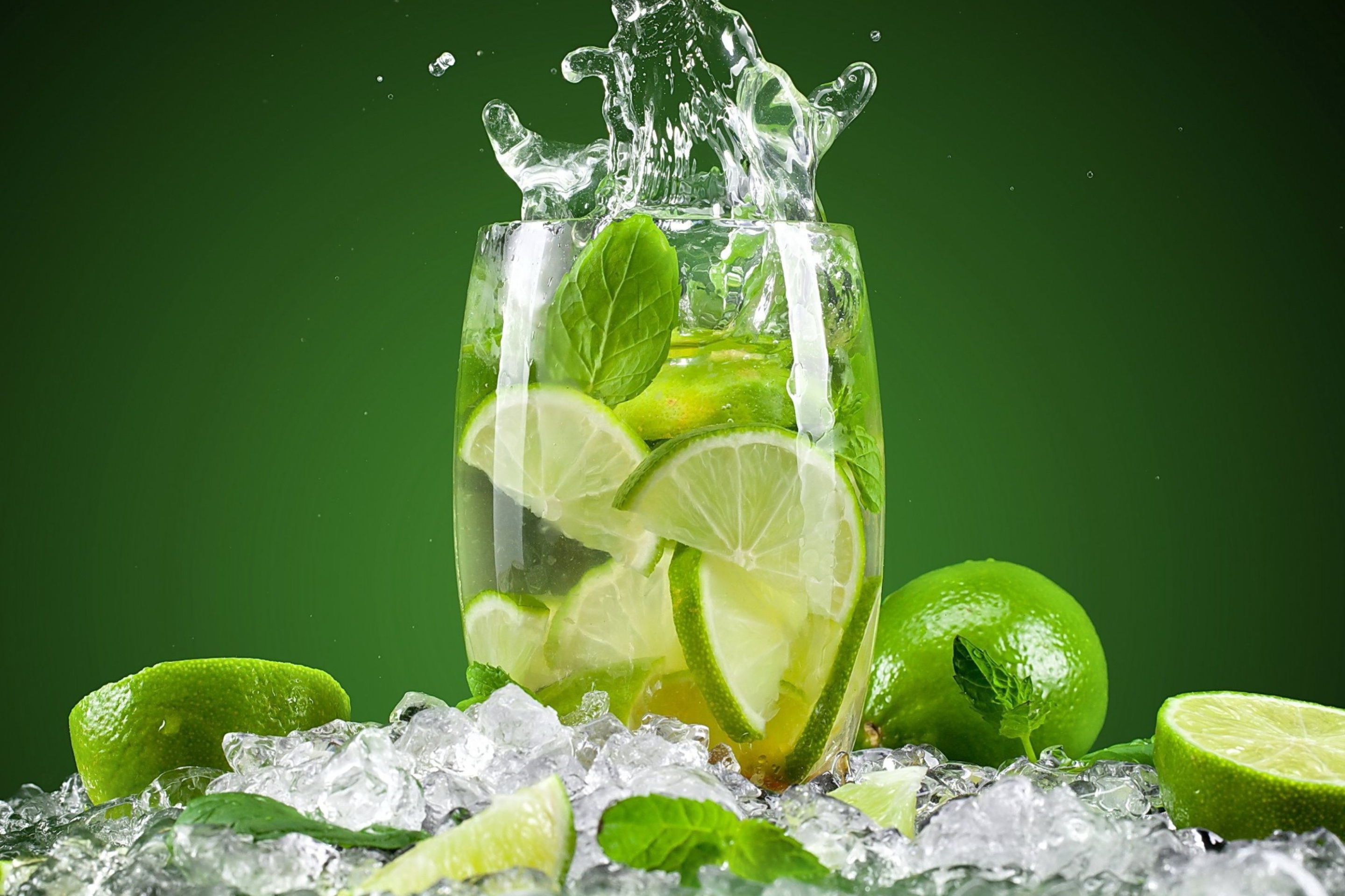 Обои Glass With Lime 2880x1920