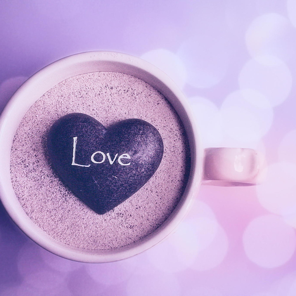 Обои Love Heart In Coffee Cup 1024x1024