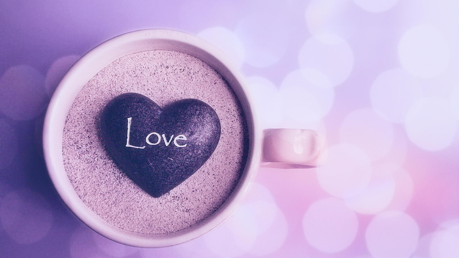 Обои Love Heart In Coffee Cup 1600x900