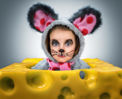 Das Little Girl In Mouse Costume Wallpaper 176x144