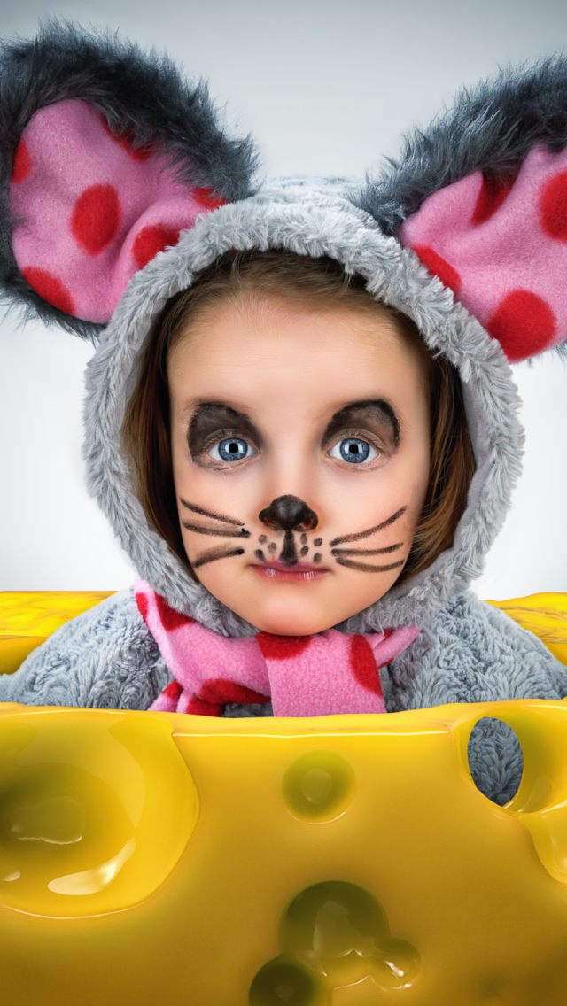 Little Girl In Mouse Costume wallpaper 640x1136