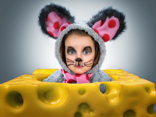 Das Little Girl In Mouse Costume Wallpaper 640x480