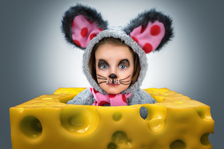 Fondo de pantalla Little Girl In Mouse Costume