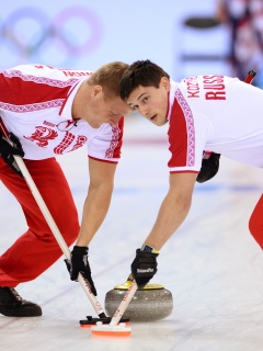 Das Russian curling team Wallpaper 240x320