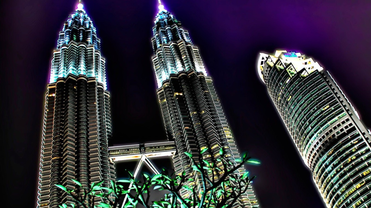 Screenshot №1 pro téma Malaysia, Petronas Towers Twins 1280x720