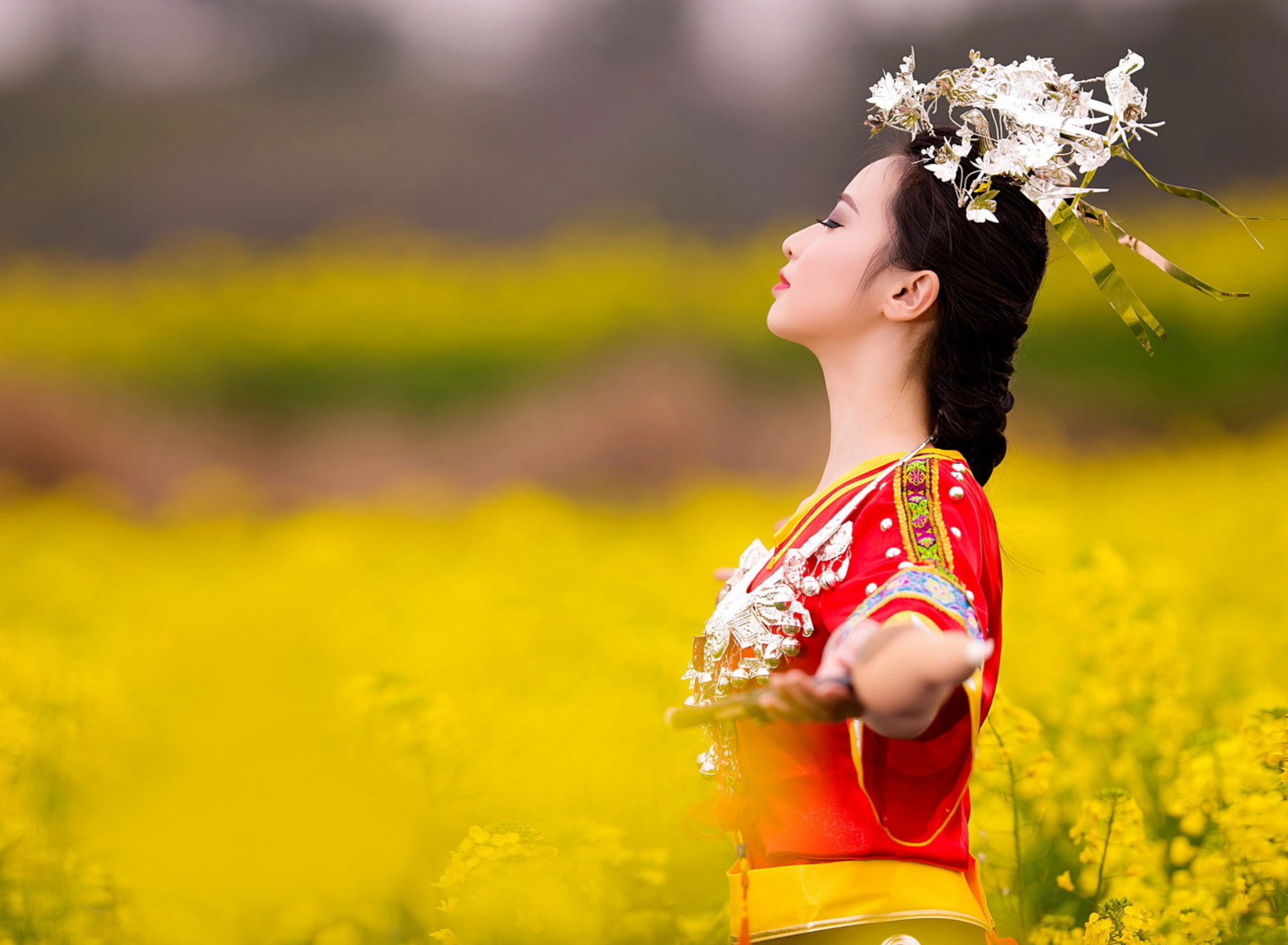 Обои Asian Girl In Yellow Flower Field 1920x1408