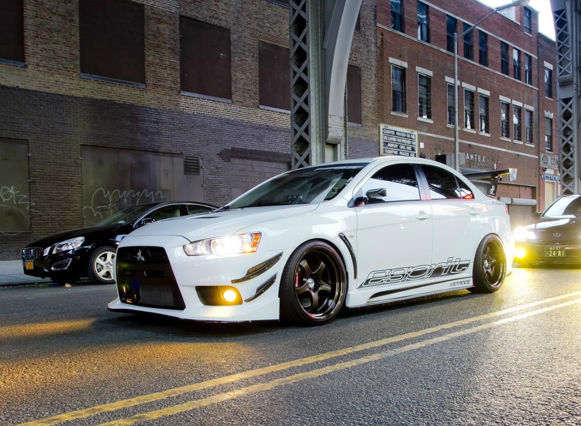 Fondo de pantalla Street racing with Mitsubishi Lancer Evo X 1920x1408